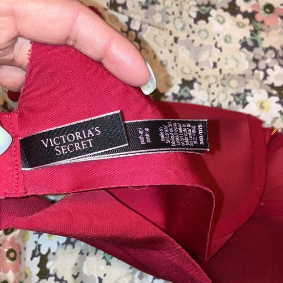 Women’s Victoria’s Secret Red Very Sexy Push Up Bra - Picture 4 of 4